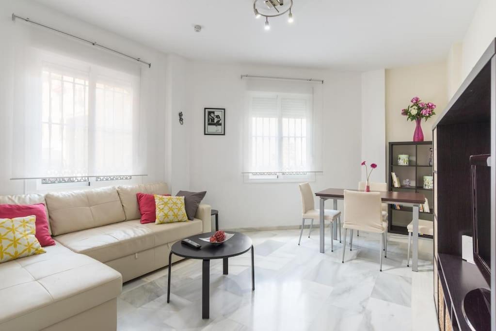 Apartament Bright, Quiet And Ground Floor In The Center