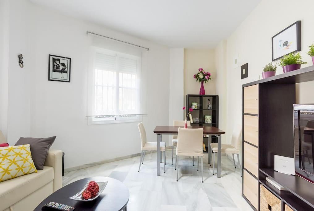 Appartement Bright, Quiet And Ground Floor In The Center Málaga